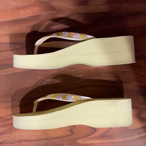 Yellow LL flip flop with rhinestones - Picture 2 of 6